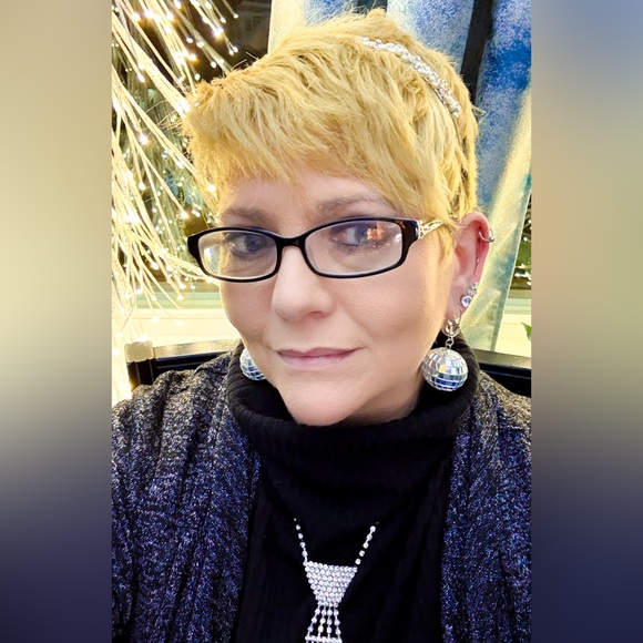 Meet Your Posher - Picture 11 of 17